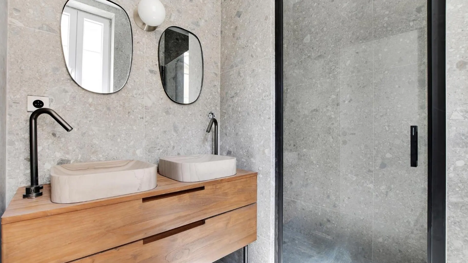 Apartment Belleville Republique Paris